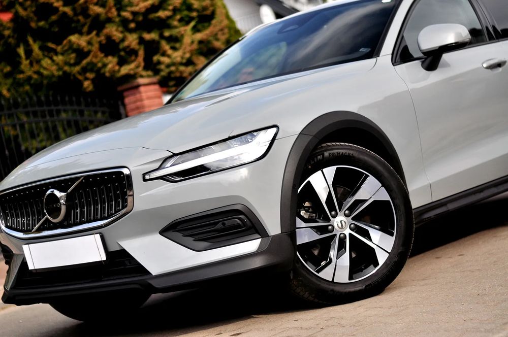 Volvo V60 B4 D AWD Plus 2023