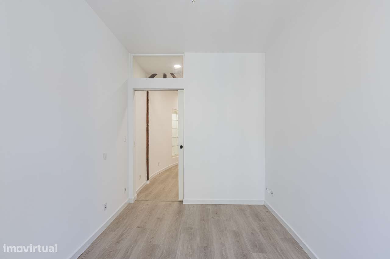 T2+1 Remodelado com Logradouro no Centro de Oeiras-7