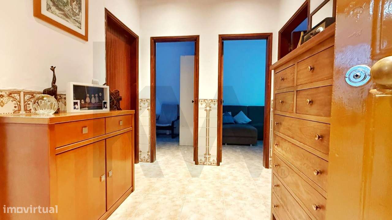 Apartamento T2 com Logradouro – Centro de Almada-13