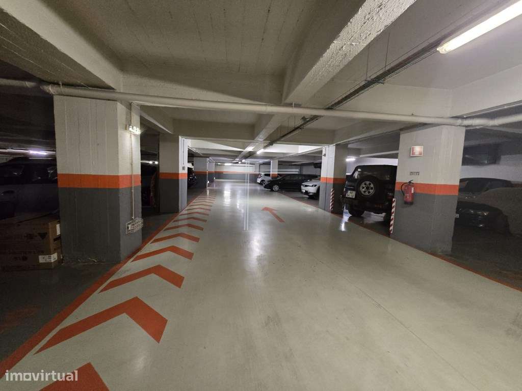 Apartamento T1, com varanda e parqueamento - Avenidas Novas-14