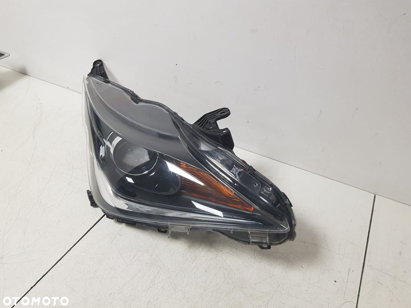 TOYOTA AYGO 2 II 14-18 LAMPA PRAWA PRZEDNIA PRZÓD EUROPA 81130-0H131 - 4