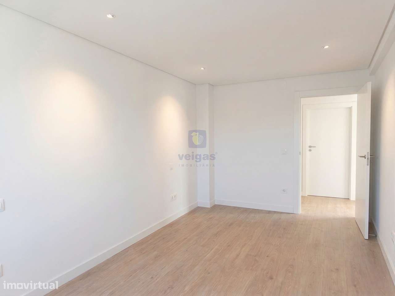 Apartamento T3 em construção, com garagem para 2 carros e elevador, si-17