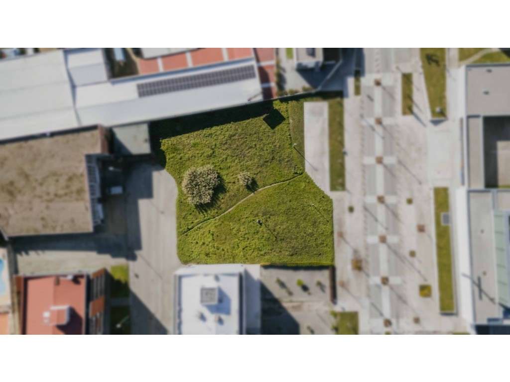 Lote para Prédio em Freamunde-0