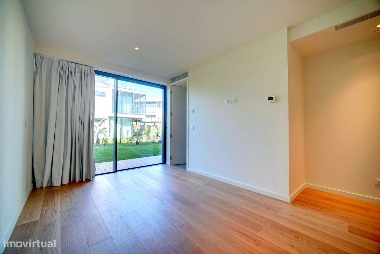 Moradia V4 Luxo na Costa da Guia-16