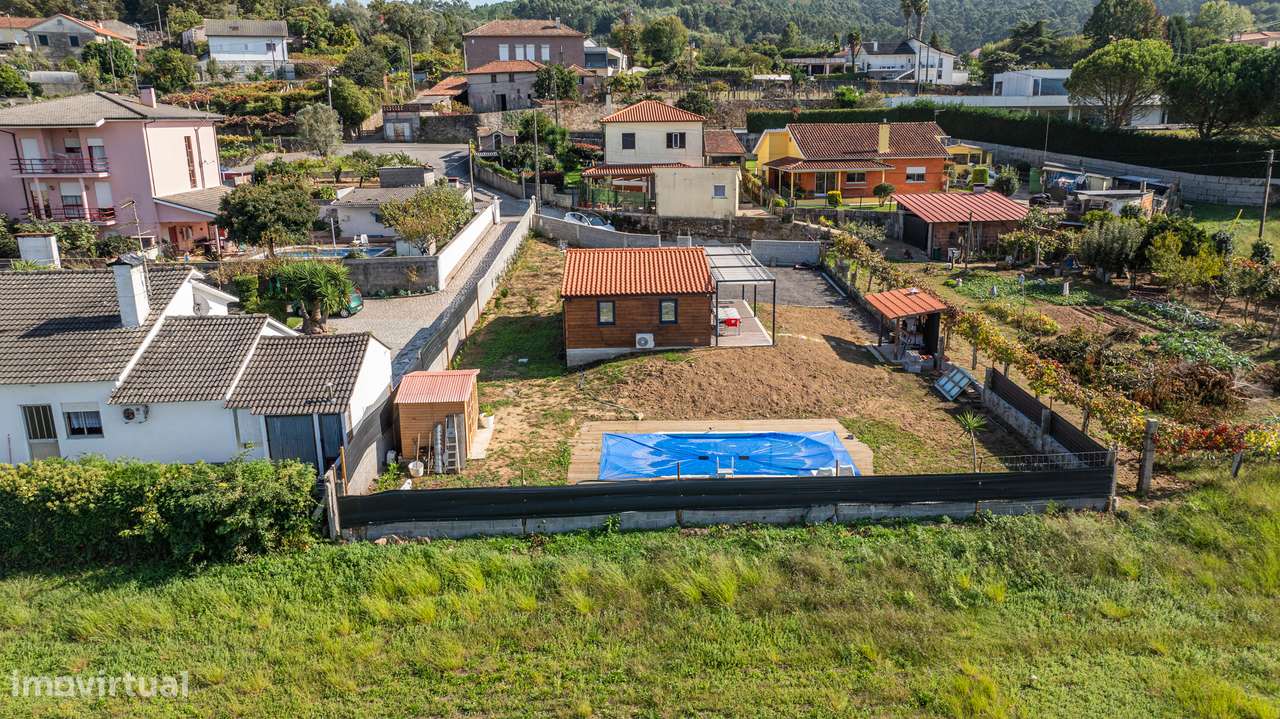 Moradia individual T2 térrea com piscina-29