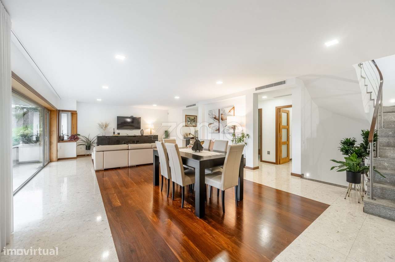 Moradia T3 c/Suítes e Piscina na Quinta das Luzes-13