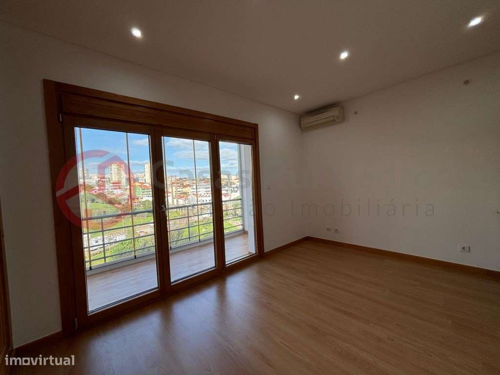 Excelente Apartamento T3, prédio com elevador, parqueamento e arrec...-10