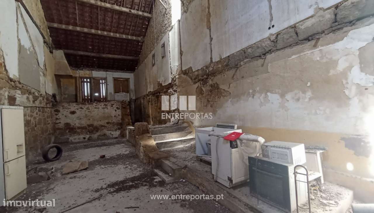 Venda de Moradia V3 para restauro, no centro da cidade, Vila do Conde - Grande imagem: 5/7