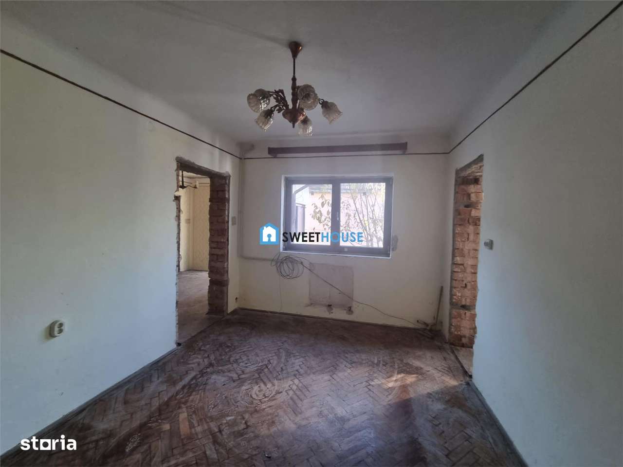 Casa de vanzare  cu 4 camere si anexe  in Fagaras.-9