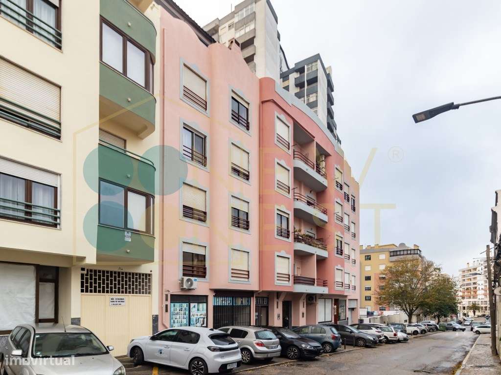 Apartamento T3 com elevador e parqueamento, junto ao Hospital-37