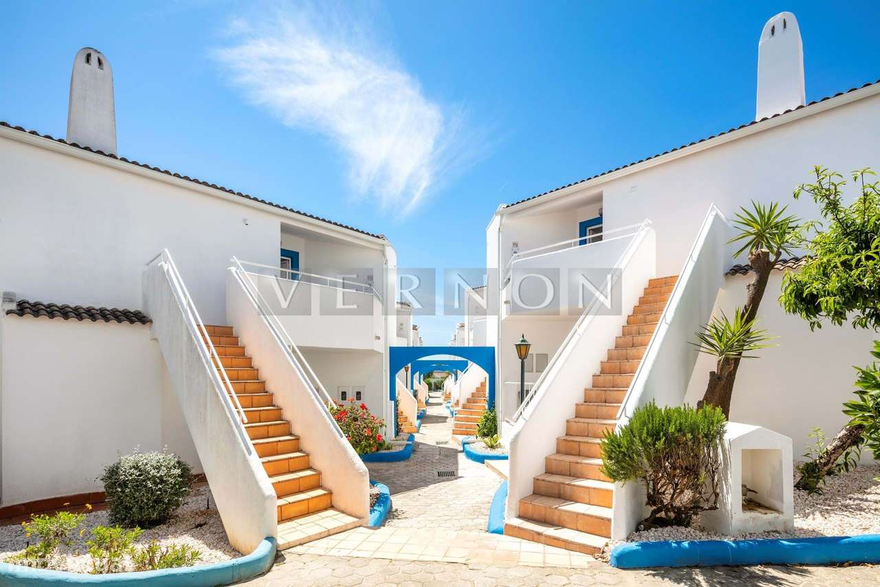 Algarve, Carvoeiro, apartamento T2 R/chão espaçoso, com piscina comum - Grande imagem: 2/17