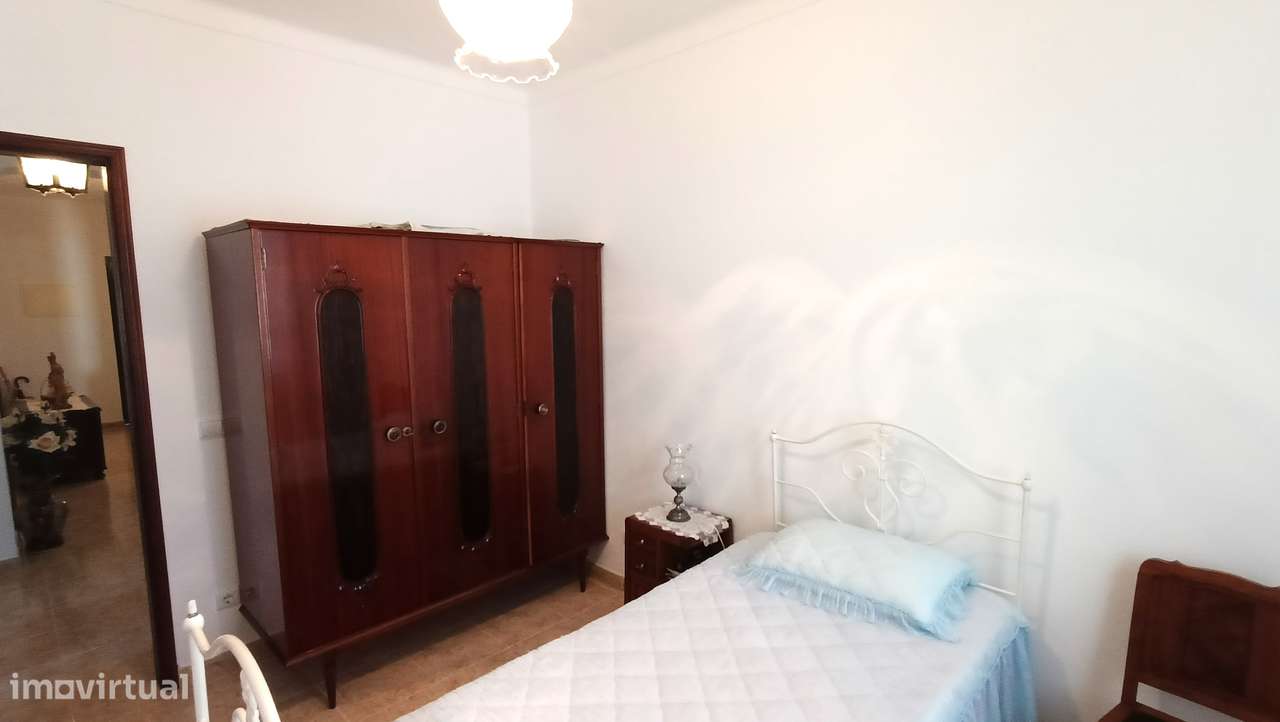 Moradia térrea isolada inserida em lote 2250 m2-16