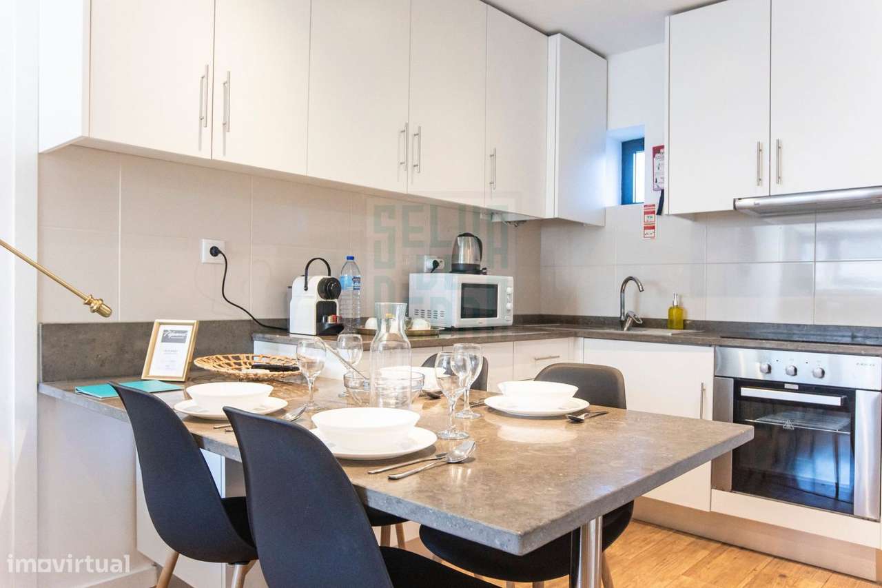 Moradia V2 mobilada e equipada para AL-11