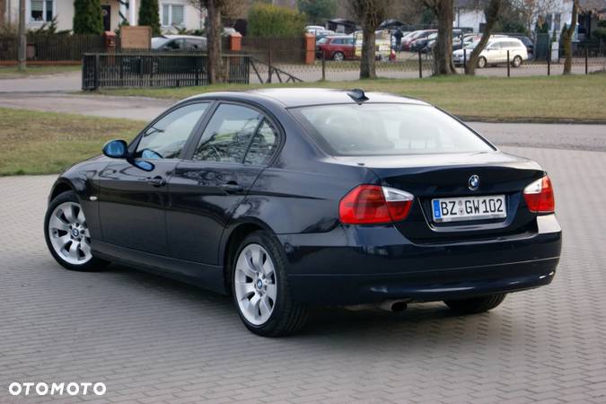 BMW Seria 3 318i - 11