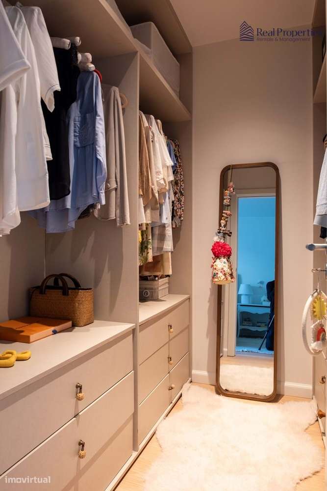 Elegante Moradia T3 Renovada com Vistas Panorâmicas em Alvor-34