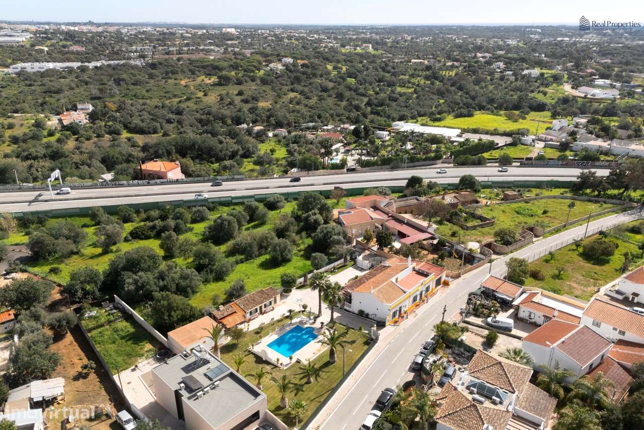 Encanto Algarvio – Moradia Térrea Isolada com Piscina e Jardim-48