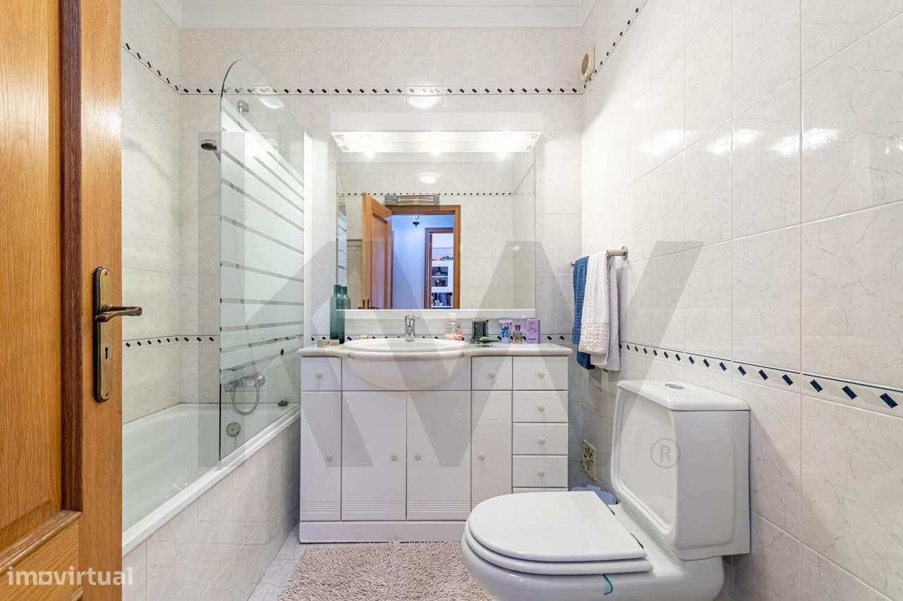 EXCELENTE T3 | PARCIALMENTE RENOVADO | QUINTA GRANDE - Av. dos Moinhos-13