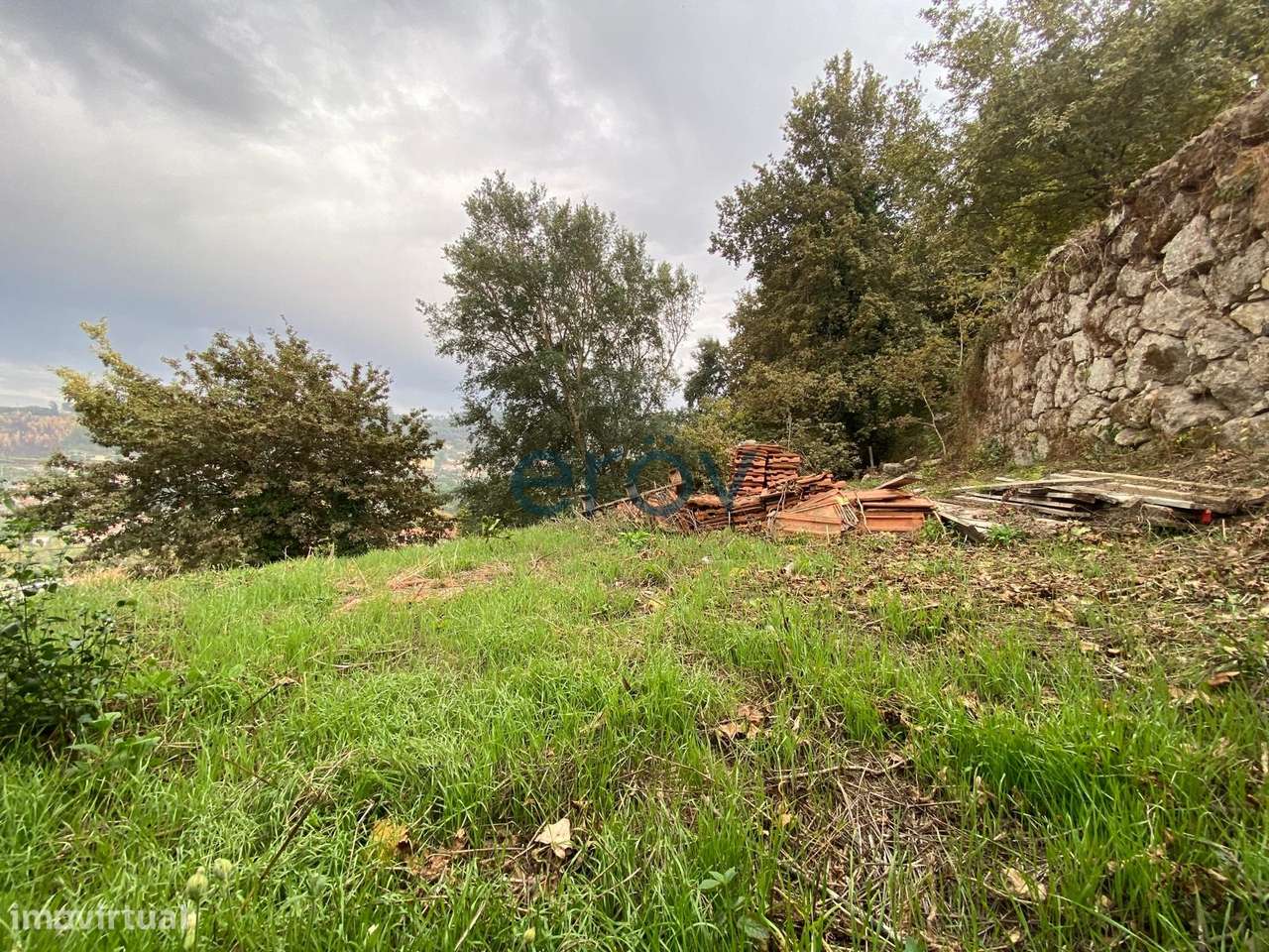 Moradia para Reabilitação com Terreno e Vista Panorâmica-12