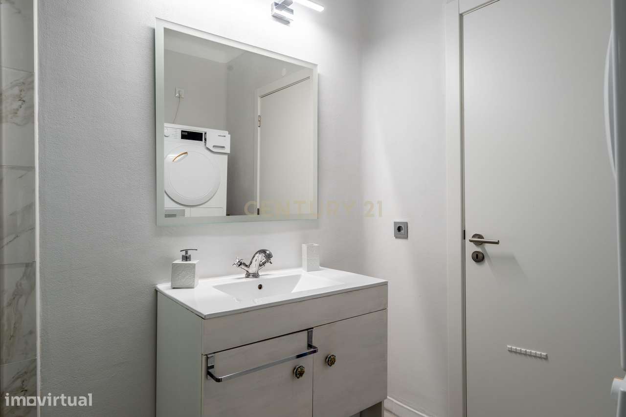 T1 totalmente remodelado, mobilado e equipado, com extraordinária vist-15