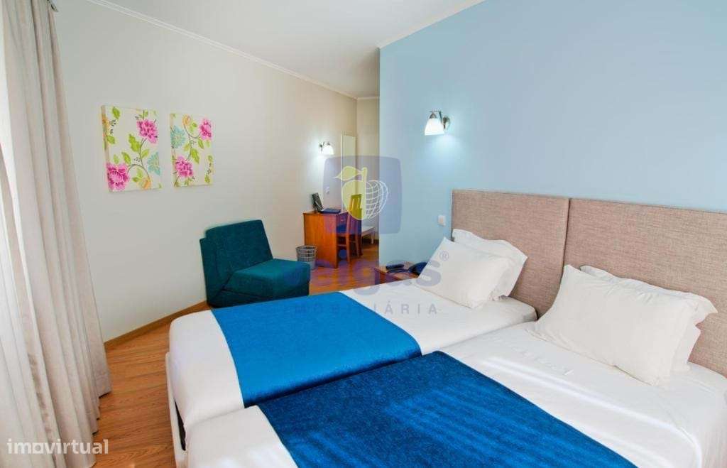 Hotel de 2 estrelas com 49 quartos, em atividade, com ocupação de 90%,-16