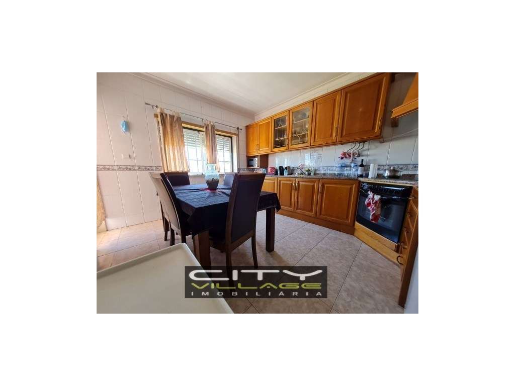 Apartamento T3 Zona Esteval Montijo-0