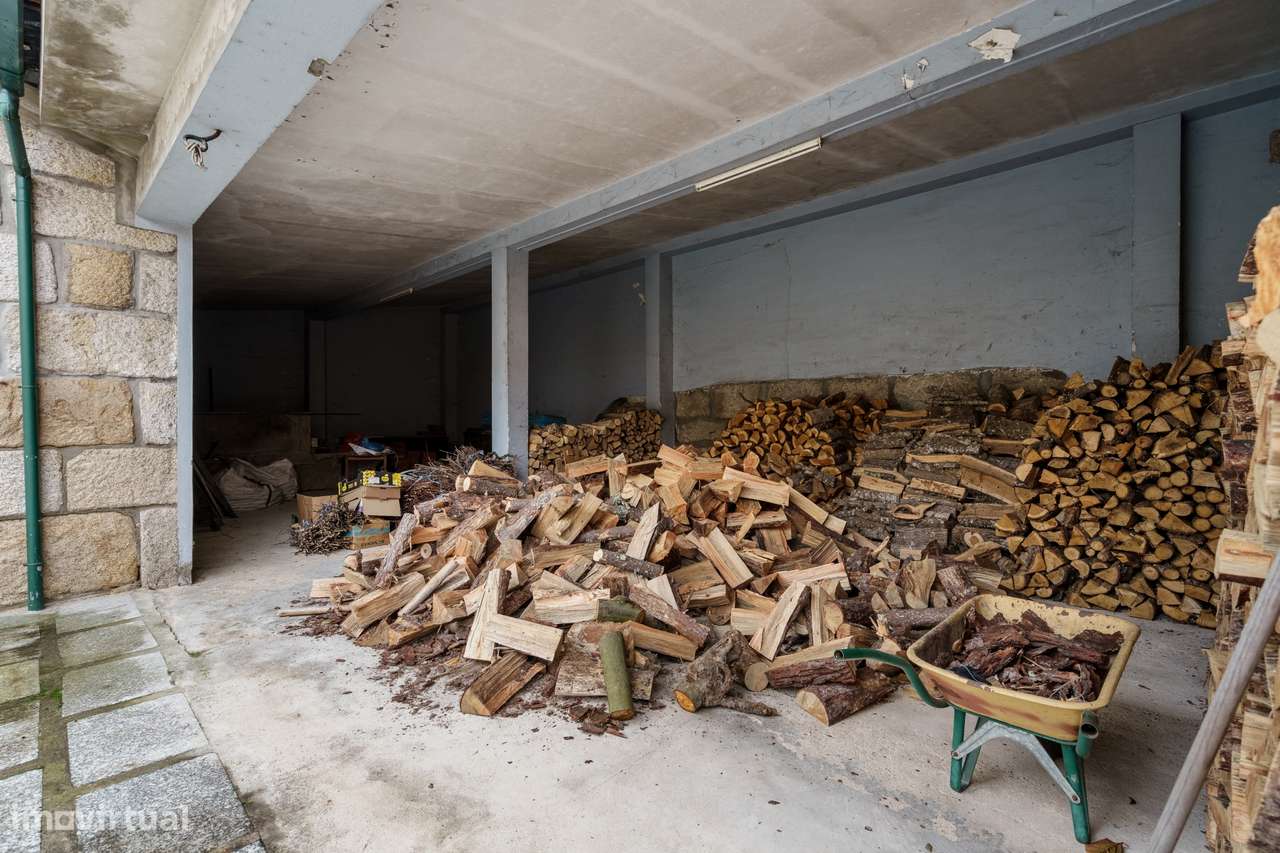 Moradia T5 em pedra em Vila Verde da Raia - Chaves-46