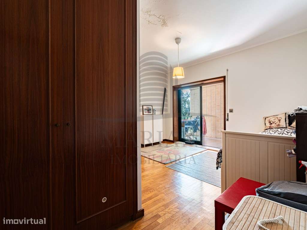 Apartamento T4+1 Duplex em Excelente Estado - Localização Central-17