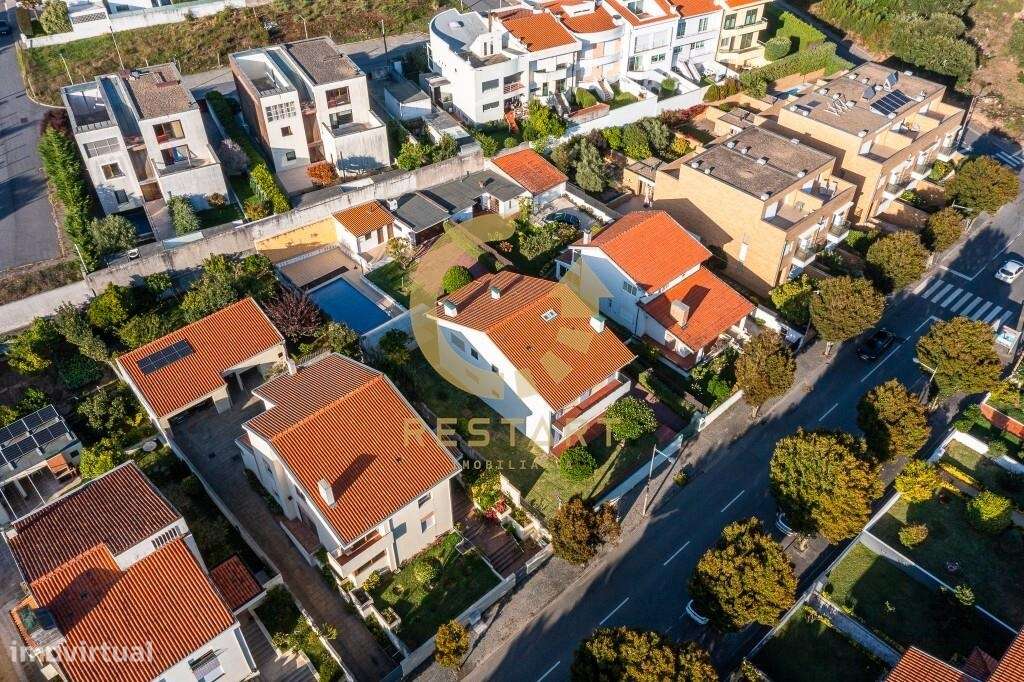 Moradia T5 com piscina e amplo terreno na Avenida de Francelos | Vila-6