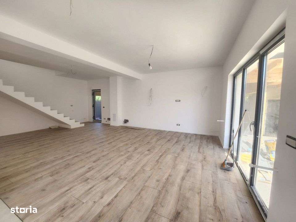 Casa/Vila Individuala Bragadiru Central/P+1+M id nr24-13