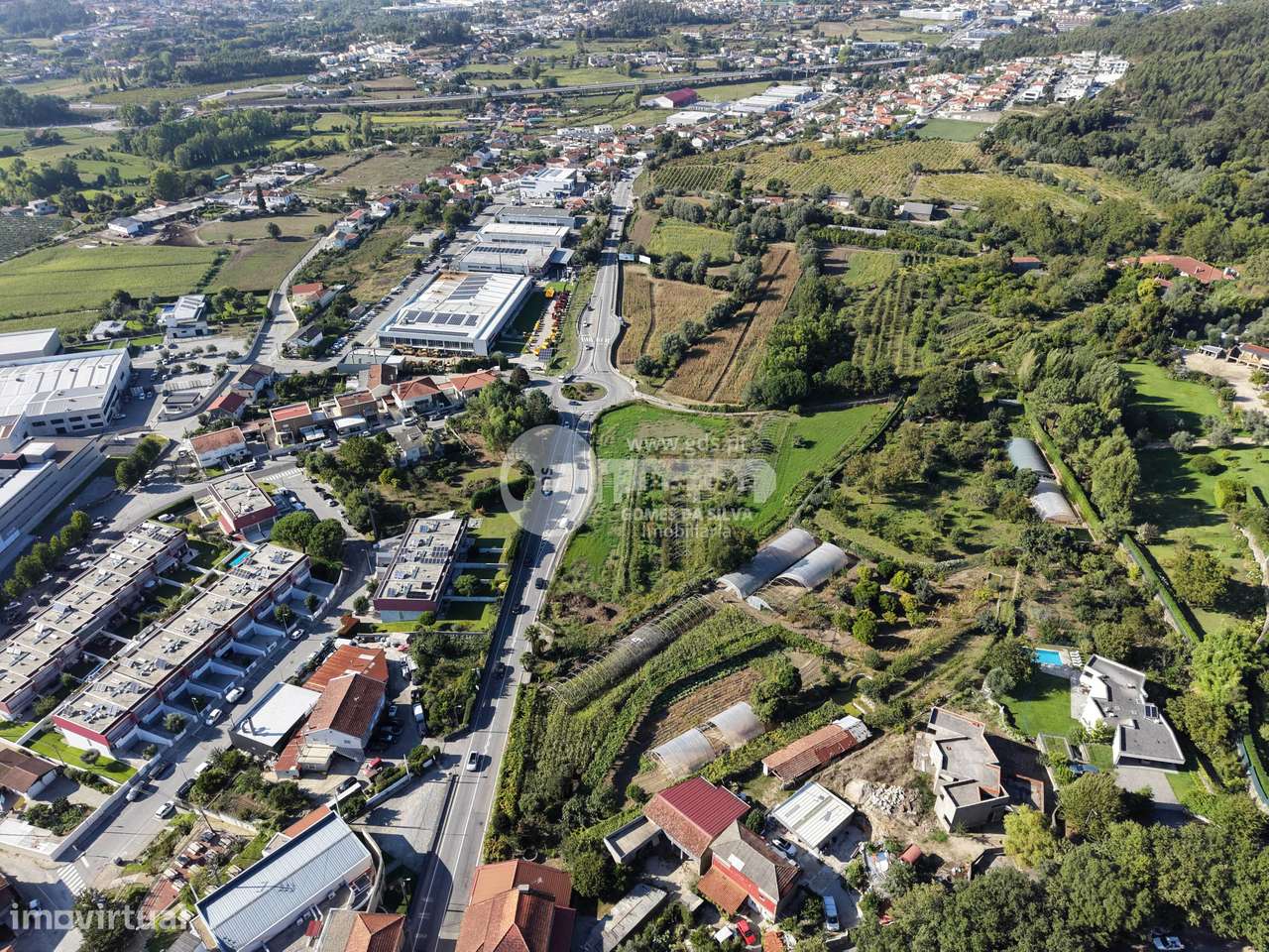 Terreno Urbano com 4605m2 em Esporões-18
