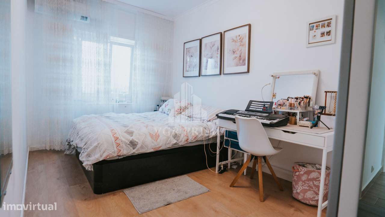 Apartamento T3 na Rua João Pinto Ribeiro, Venteira-5