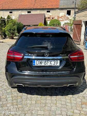 Mercedes-Benz GLA 220 4-Matic - 5