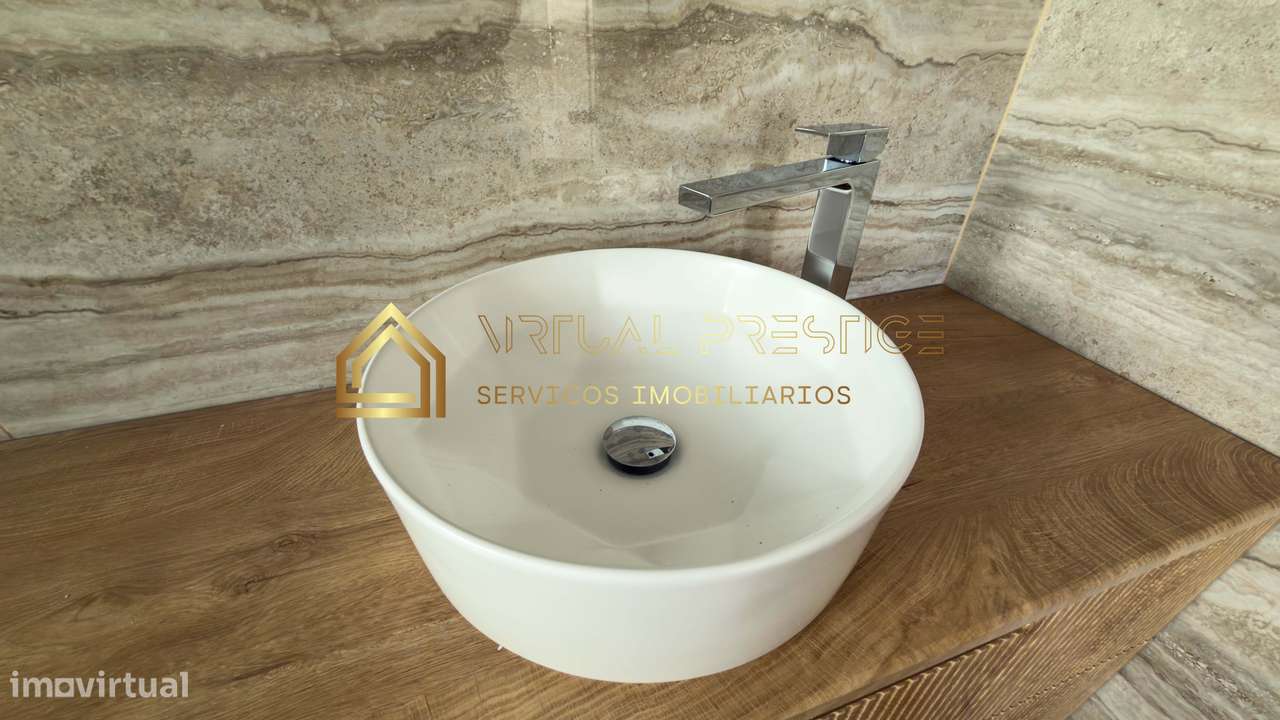 Moradia T4 moderna na Charneca da Caparica com piscina, jardim e ga...-25