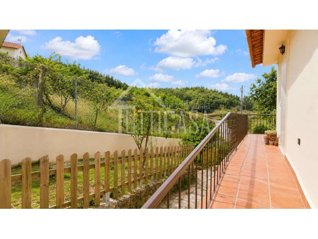 Moradia T2+2 com Jardim, Garagem e Total Privacidade-27