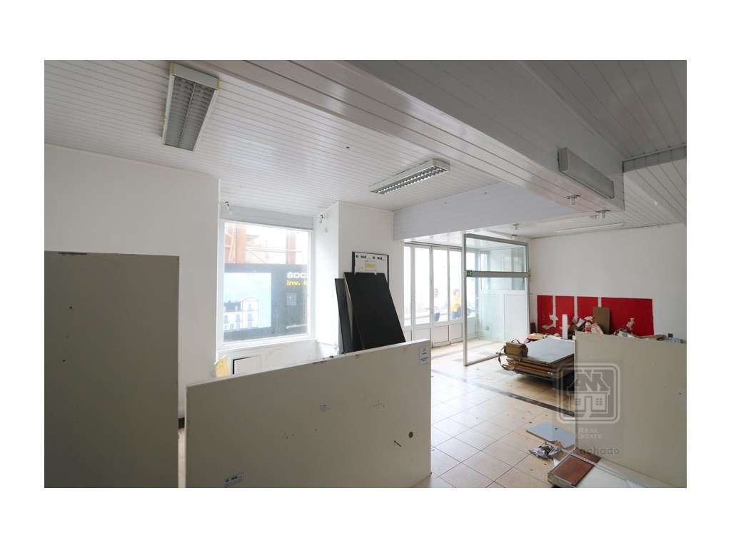 ÁREA COMERCIAL para ARRENDAR - centro da cidade de Ponta Delgada, I... - Grande imagem: 2/9