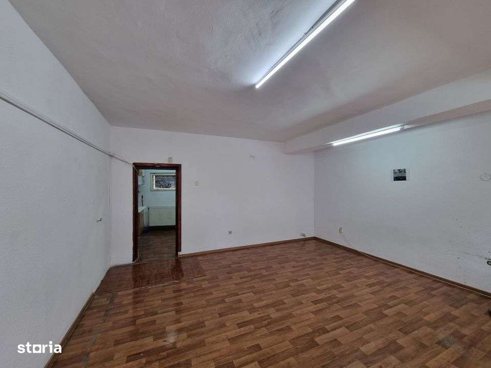 Piata Centrala/ spatiu comercial- 70 mp/ parter + etaj/ liber - Imagine principală: 1/6