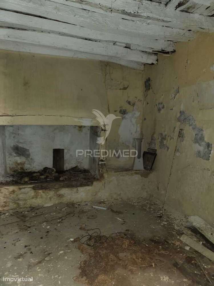 Prédio de 3 Andares na Ribeira de Santarém - Grande imagem: 5/8