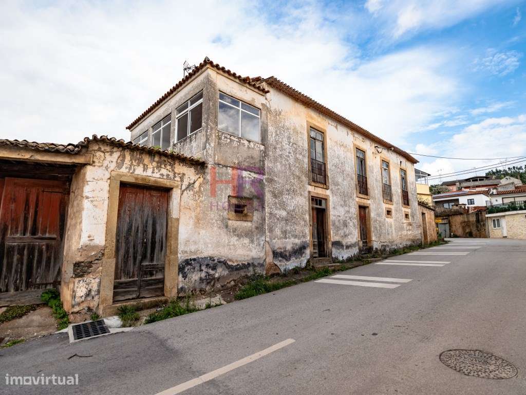 Coimbra, Vende-se Moradia com terreno e jardim.-2