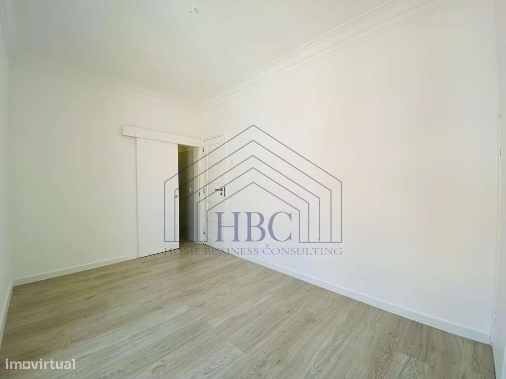 Apartamento T2 Transformado num Excelente T1 Remodelado com Vista R...-18