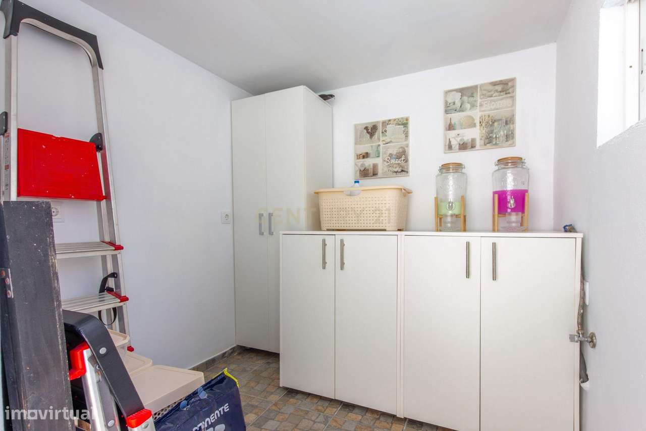 Moradia T2 Renovada com logradouro em Montijo-10