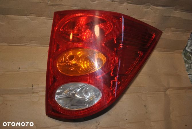 Lampa prawy tył Peugeot 1007 - 1