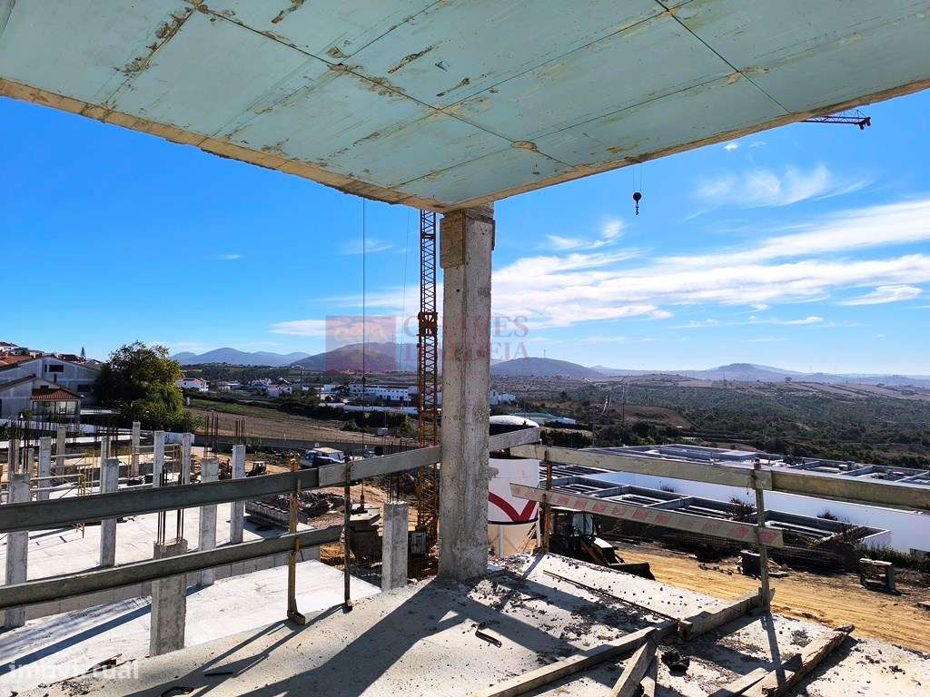 Moradia T4 Exclusiva em Condomínio Privado com Piscina | Junto a Mafra-3