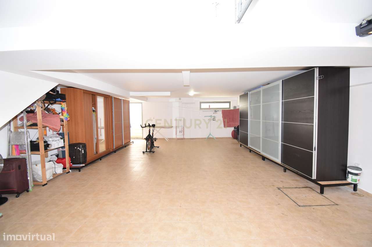 Moradia T3+1 em Alcochete: Luxo e Conforto!-56