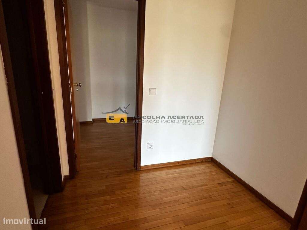 Apartamento T2 no Edifício Do Lago-6
