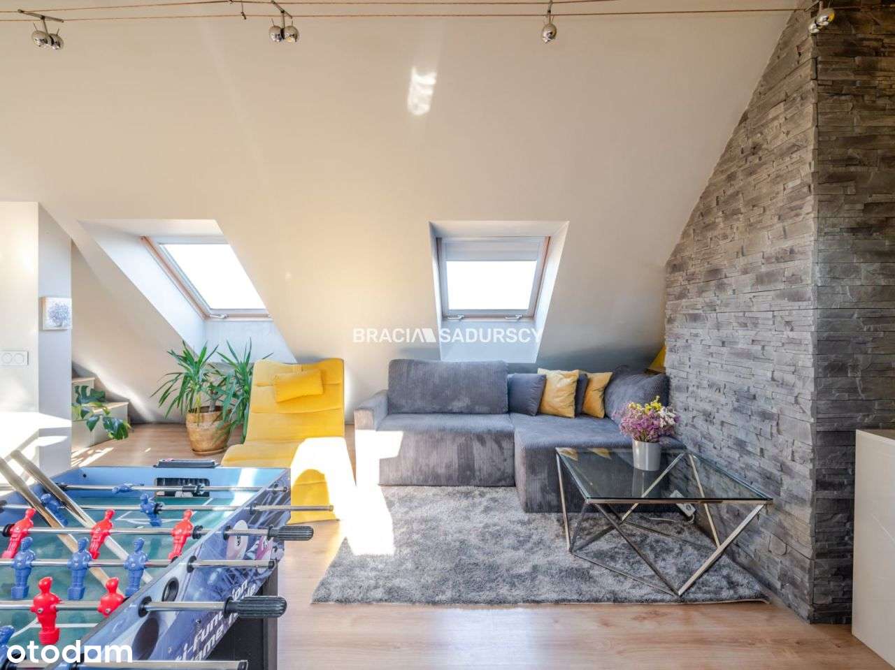 Dom z kominkiem i fotowoltaiką-18