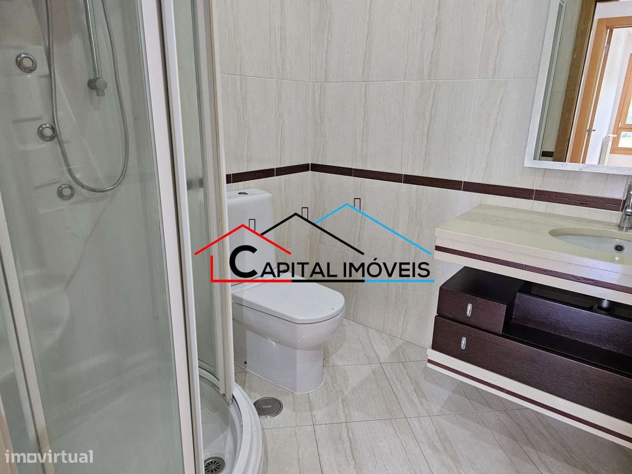 T3 com 4 Parqueamentos e Vista Desafogada-14