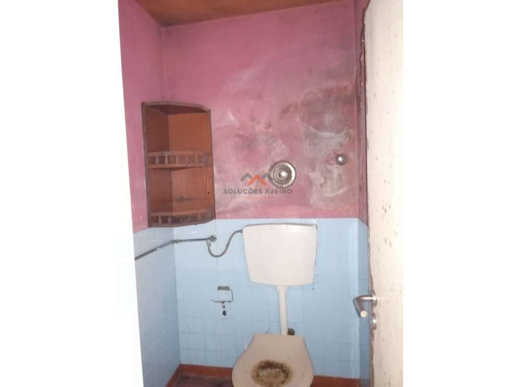 Moradia T4 com Espaço Comercial-7