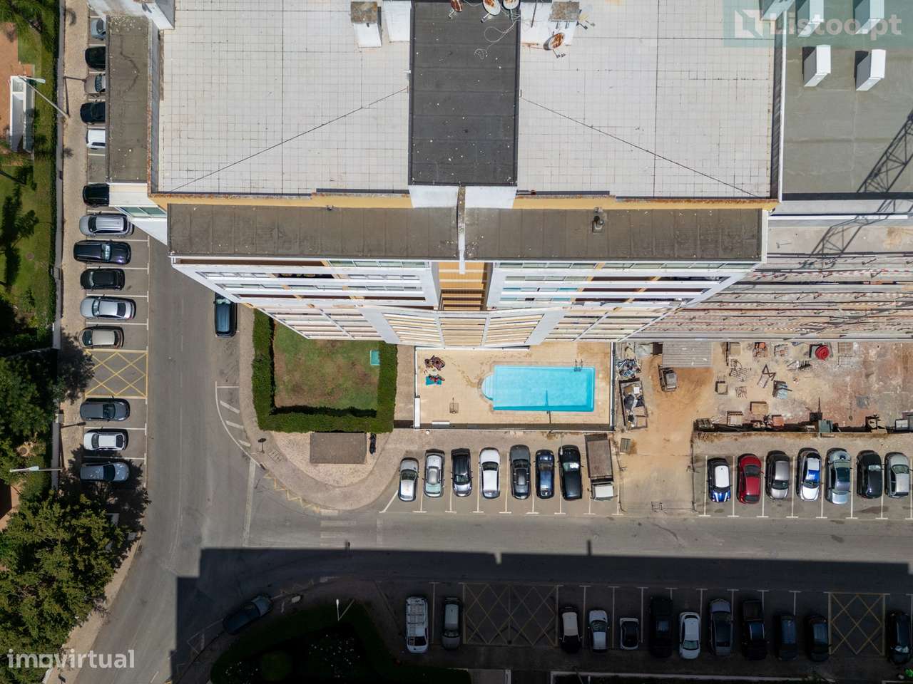 Apartamento T2 com Piscina, Varanda em Portimão-33