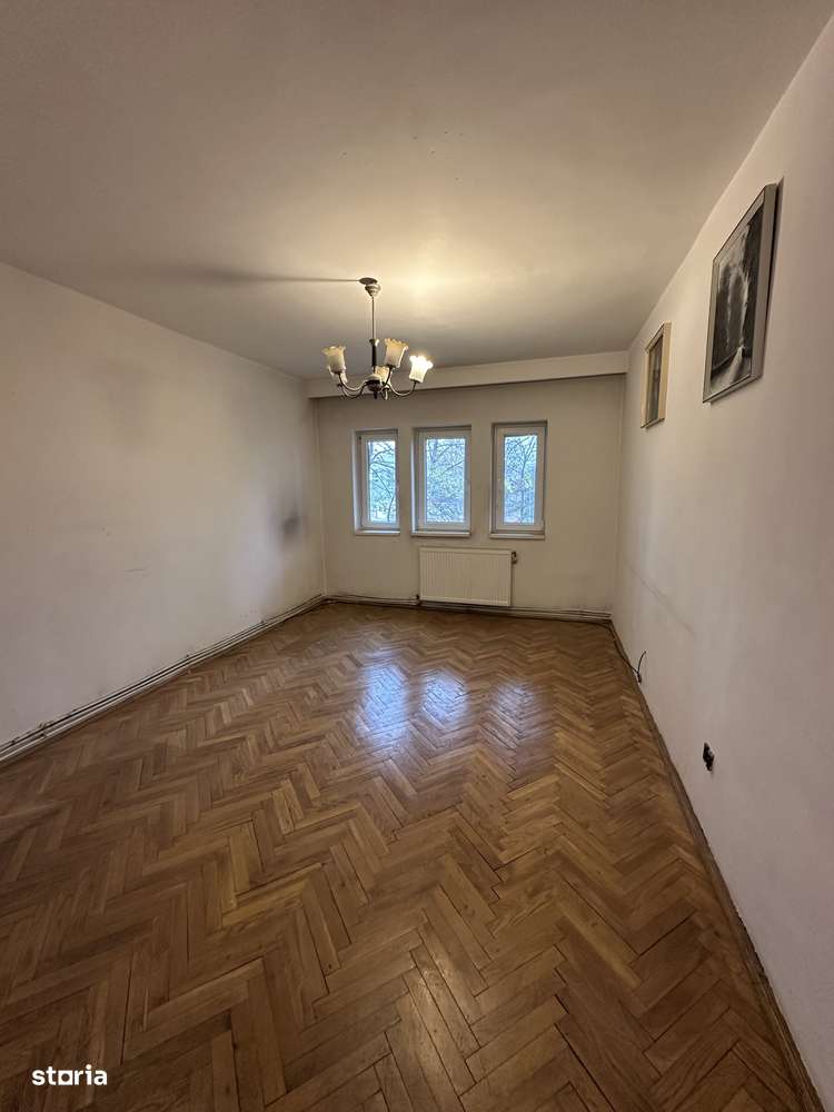 Apartament 4 camere semicentral - Imagine principală: 3/10