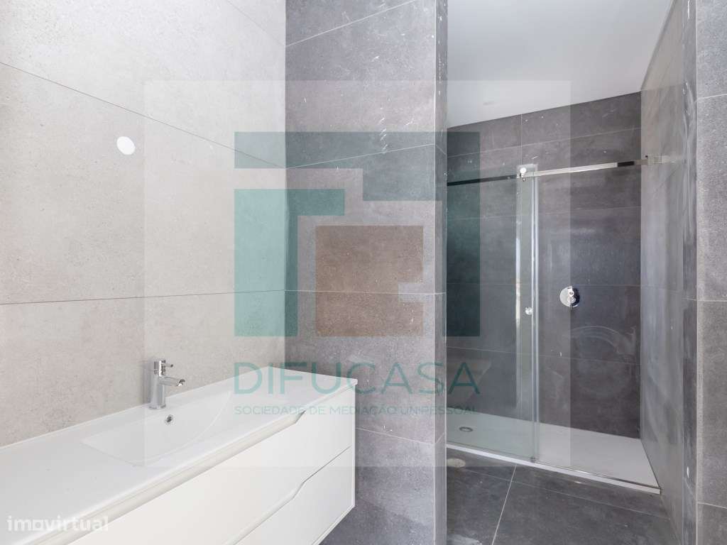 Moradia Isolada T4 Duplex com Piscina e Garagem-48